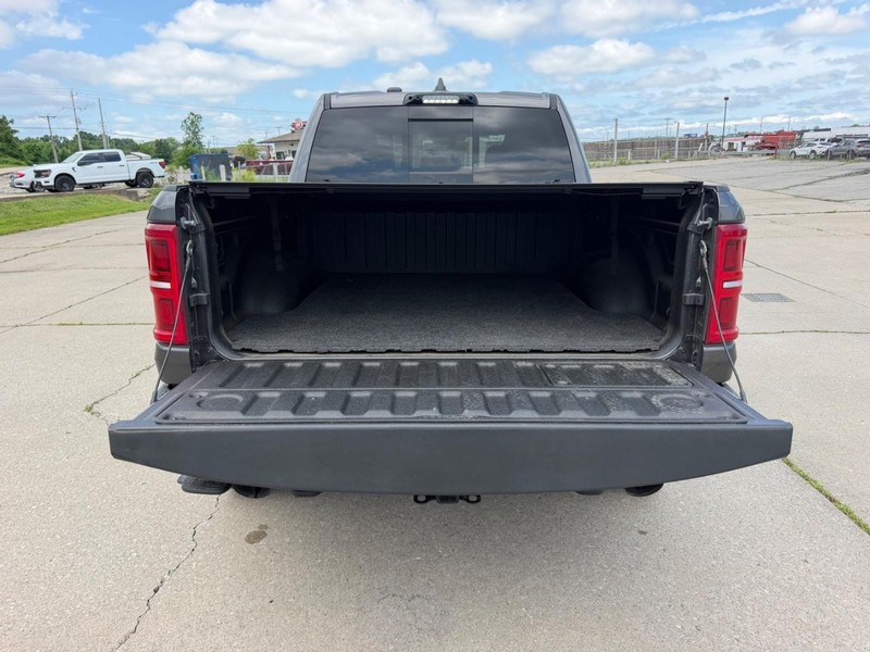 Ram 1500 Vehicle Full-screen Gallery Image 5