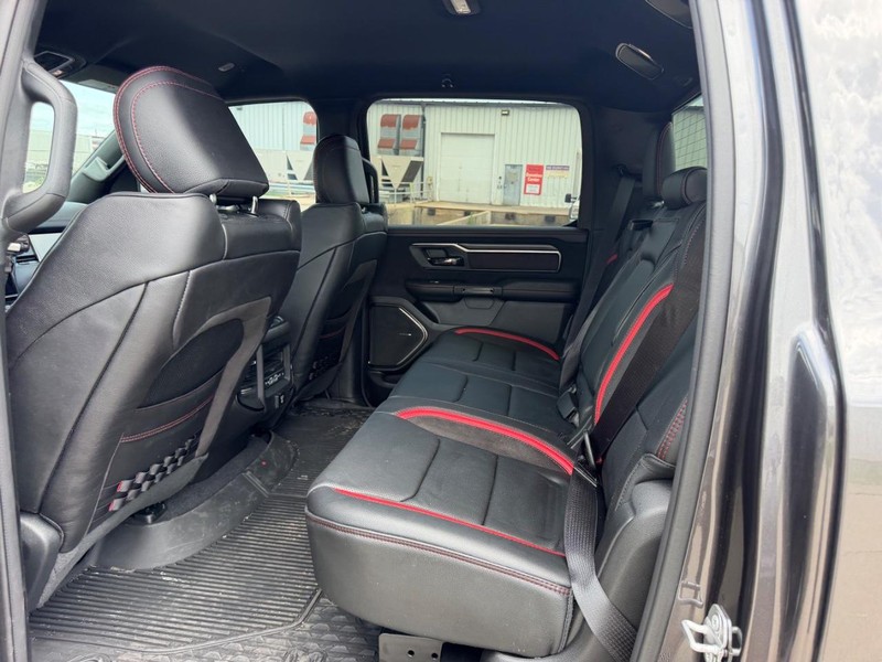 Ram 1500 Vehicle Full-screen Gallery Image 7