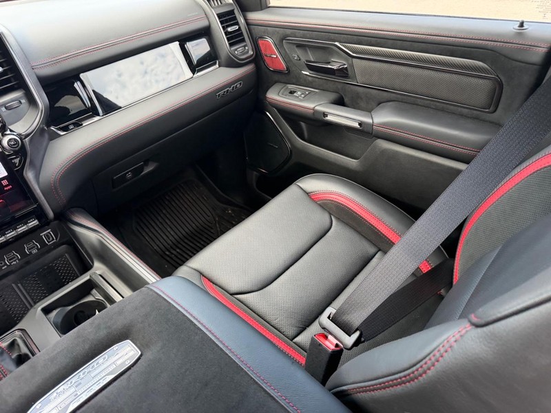 Ram 1500 Vehicle Full-screen Gallery Image 16