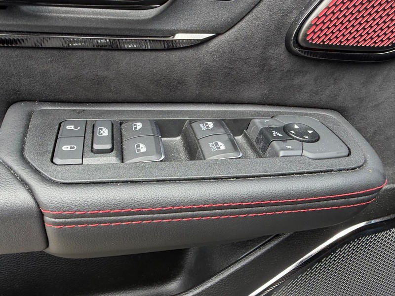 Ram 1500 Vehicle Full-screen Gallery Image 17