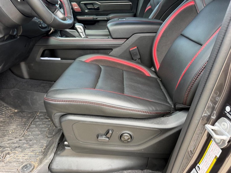 Ram 1500 Vehicle Full-screen Gallery Image 19
