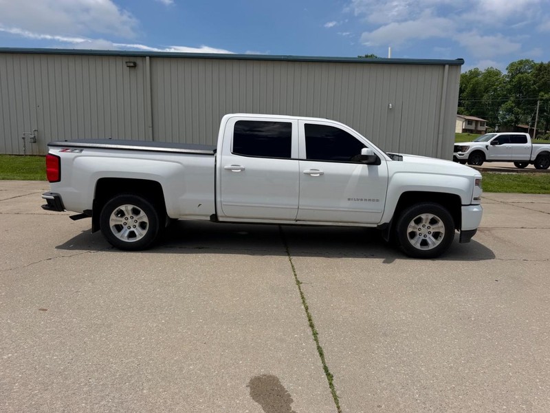 Chevrolet Silverado 1500 Vehicle Full-screen Gallery Image 2