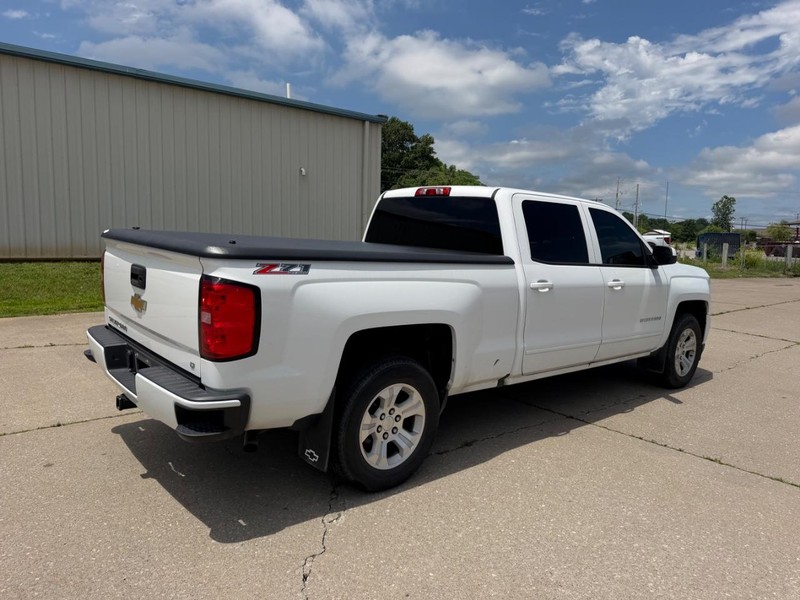 Chevrolet Silverado 1500 Vehicle Full-screen Gallery Image 3