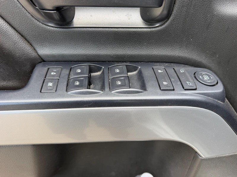 Chevrolet Silverado 1500 Vehicle Full-screen Gallery Image 15