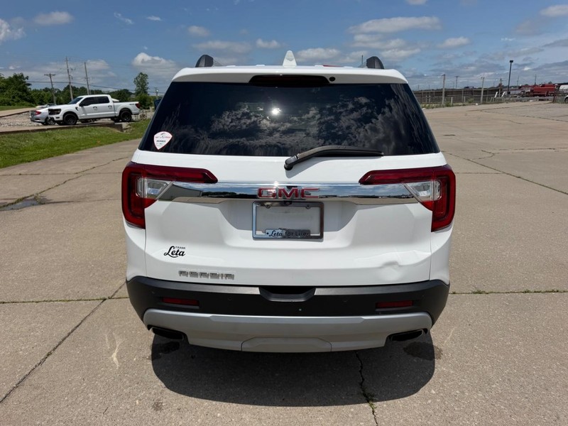 GMC Acadia Vehicle Full-screen Gallery Image 4