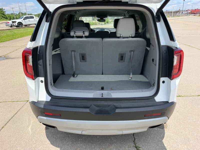GMC Acadia Vehicle Full-screen Gallery Image 5