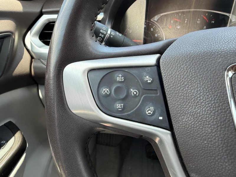 GMC Acadia Vehicle Full-screen Gallery Image 13