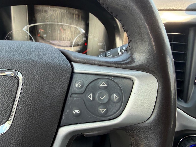 GMC Acadia Vehicle Full-screen Gallery Image 14