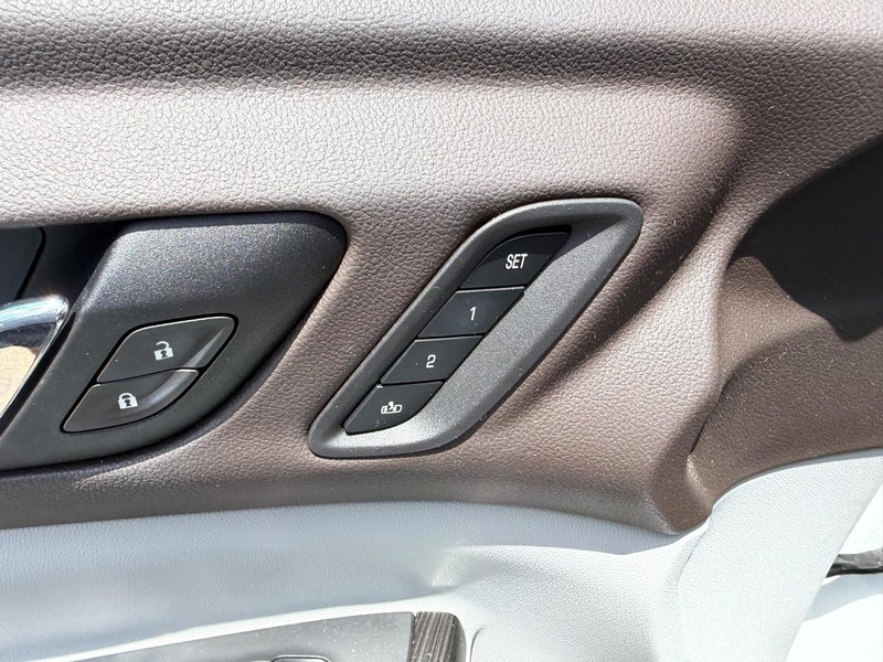 GMC Acadia Vehicle Full-screen Gallery Image 20