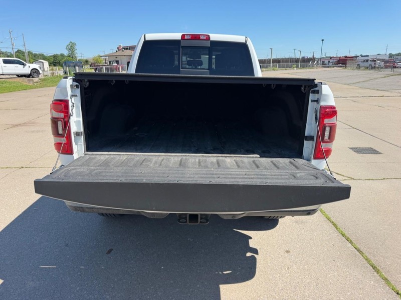 Ram 2500 Vehicle Full-screen Gallery Image 5