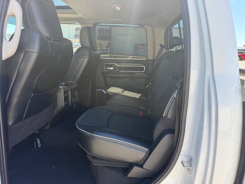 Ram 2500 Vehicle Full-screen Gallery Image 8