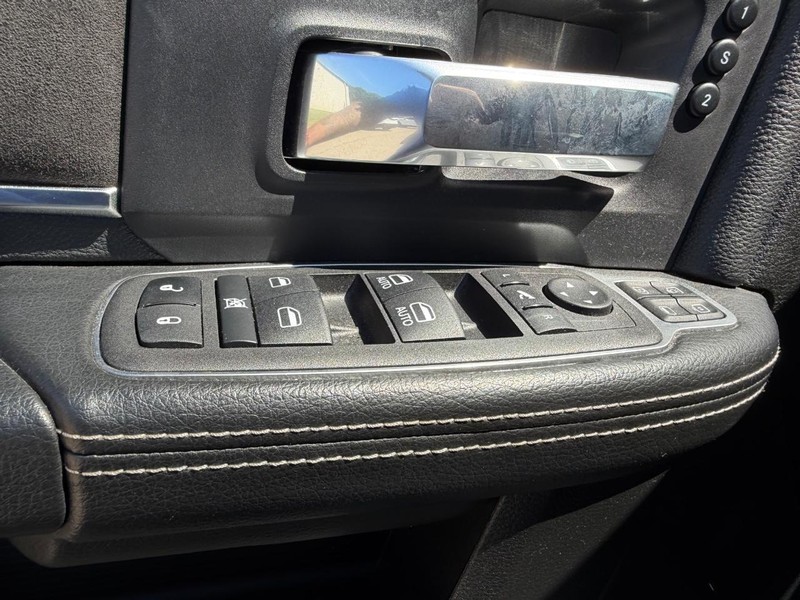 Ram 2500 Vehicle Full-screen Gallery Image 20