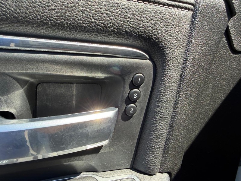 Ram 2500 Vehicle Full-screen Gallery Image 21