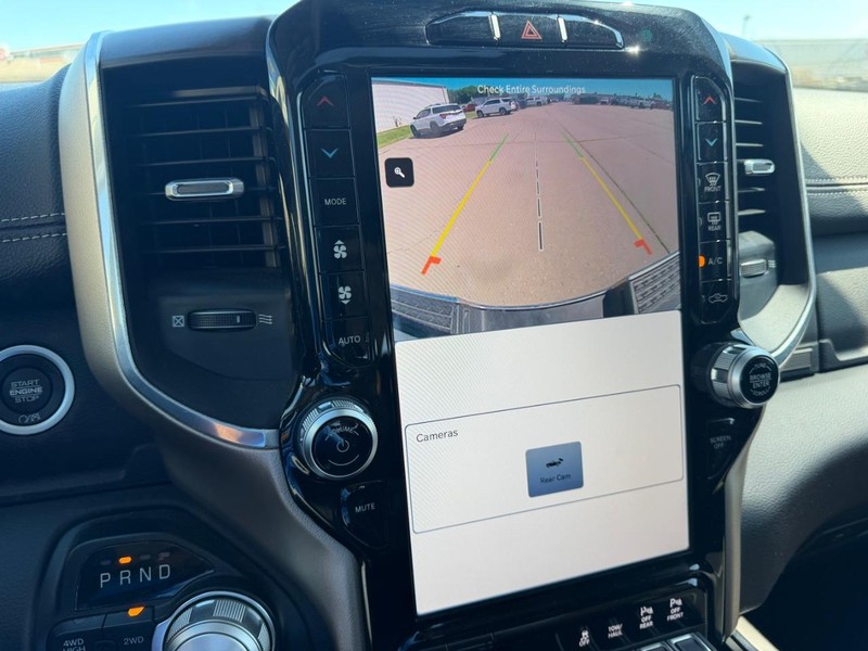 Ram 2500 Vehicle Full-screen Gallery Image 24
