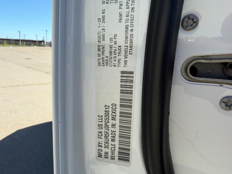 Ram 2500 Vehicle Full-screen Gallery Image 25