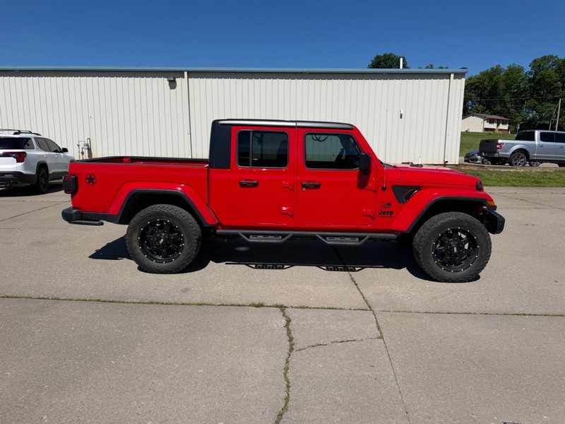 Jeep Gladiator Vehicle Full-screen Gallery Image 2