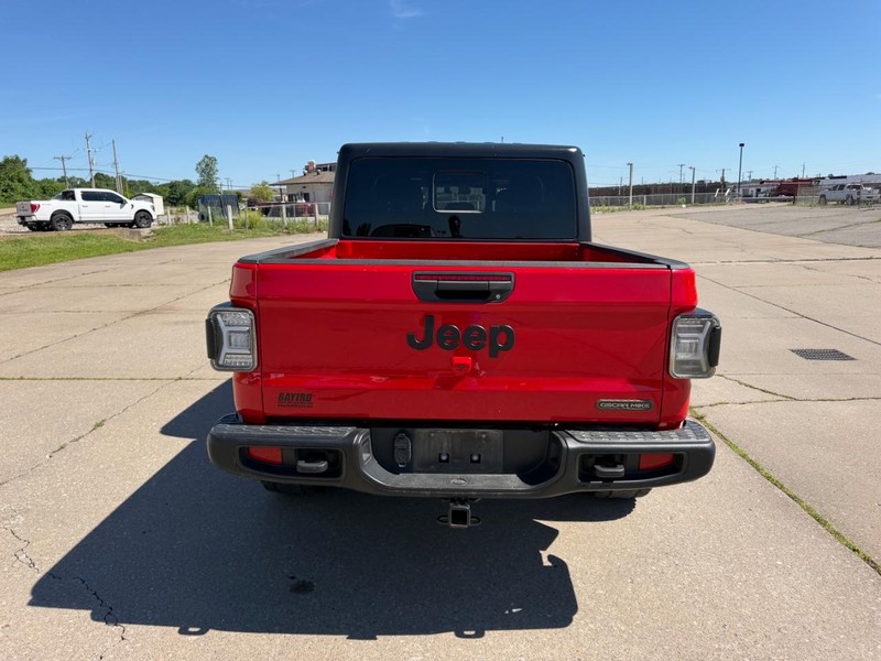 Jeep Gladiator Vehicle Full-screen Gallery Image 4