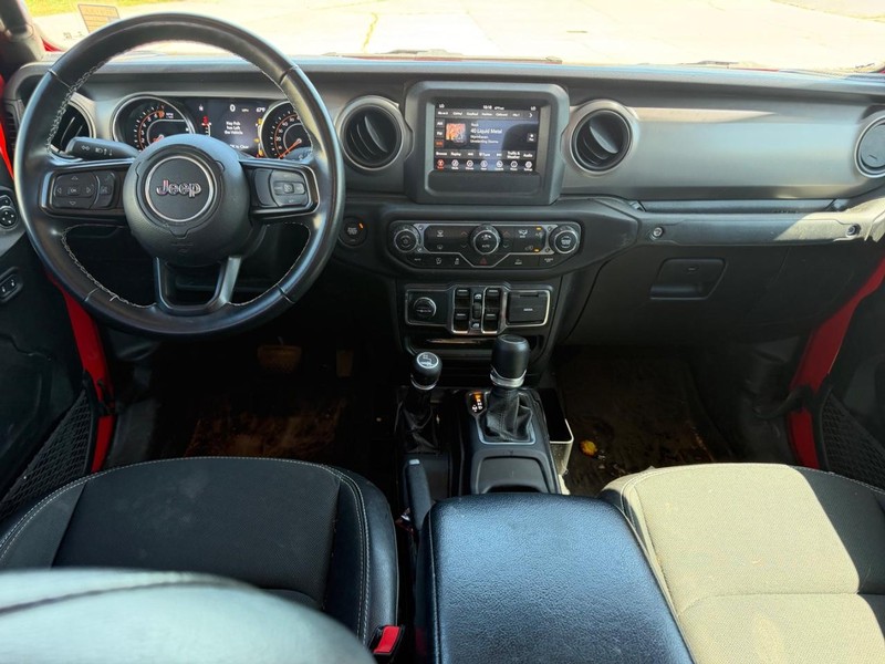 Jeep Gladiator Vehicle Full-screen Gallery Image 8