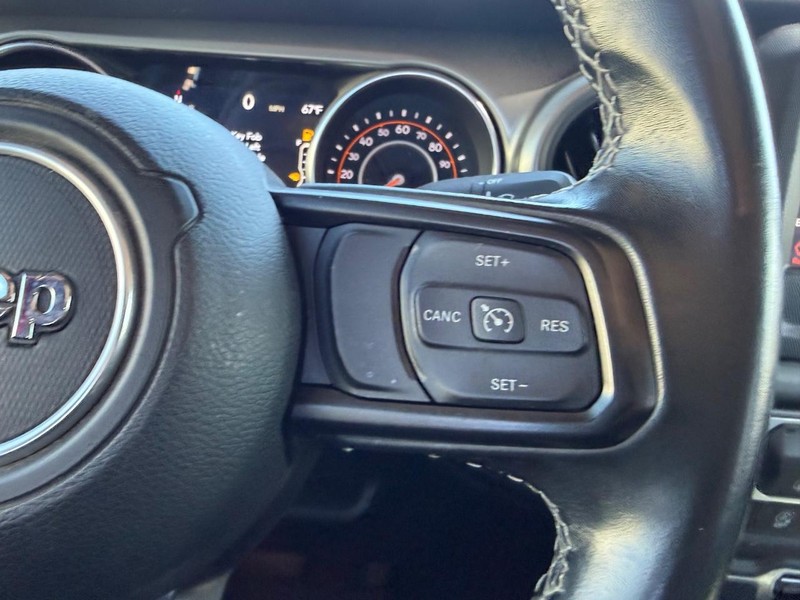Jeep Gladiator Vehicle Full-screen Gallery Image 11