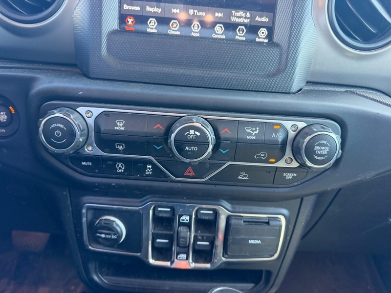 Jeep Gladiator Vehicle Full-screen Gallery Image 13