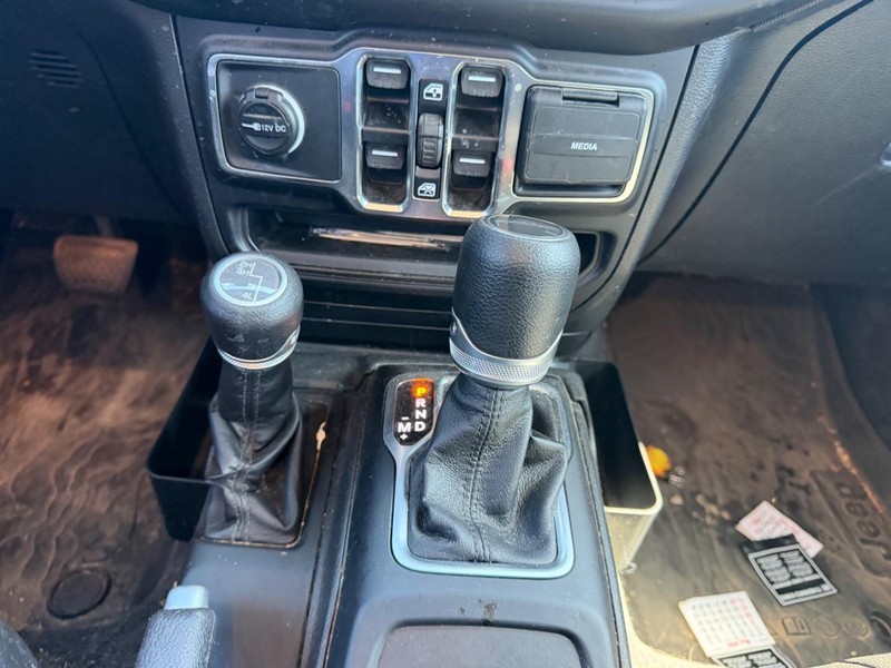 Jeep Gladiator Vehicle Full-screen Gallery Image 14