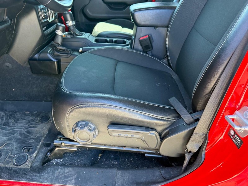 Jeep Gladiator Vehicle Full-screen Gallery Image 17