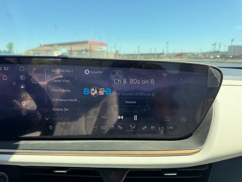 Buick Envision Vehicle Full-screen Gallery Image 15