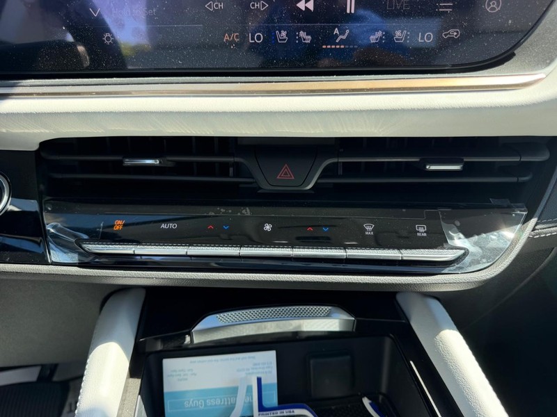 Buick Envision Vehicle Full-screen Gallery Image 16
