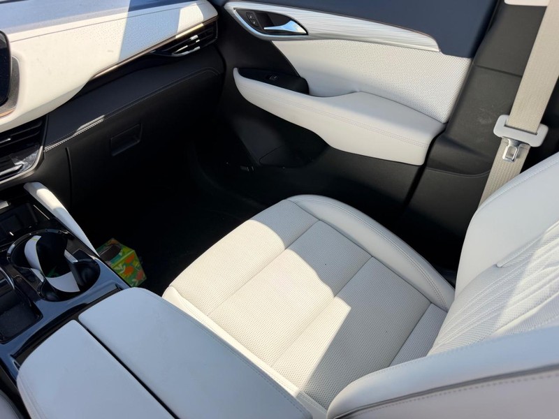 Buick Envision Vehicle Full-screen Gallery Image 17