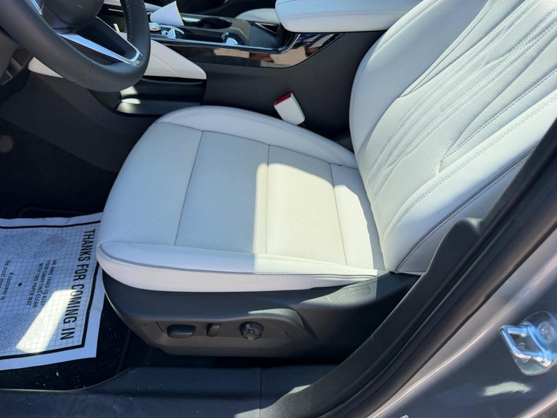 Buick Envision Vehicle Full-screen Gallery Image 20