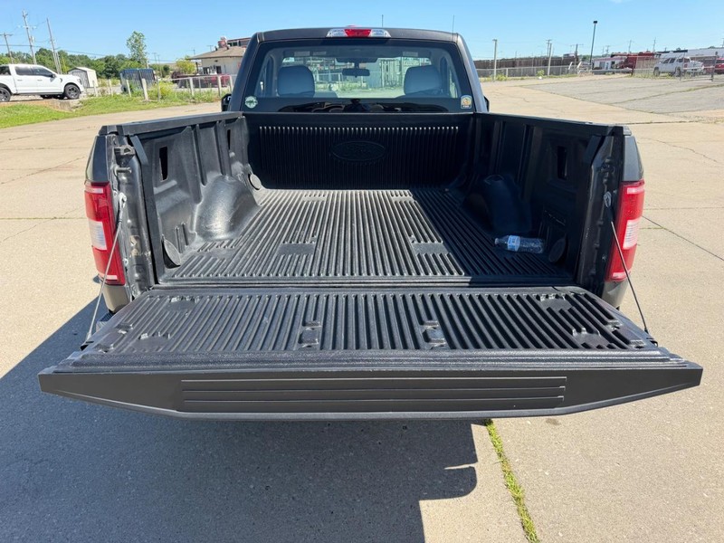 Ford F-150 Vehicle Full-screen Gallery Image 5
