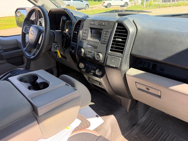 Ford F-150 Vehicle Full-screen Gallery Image 7