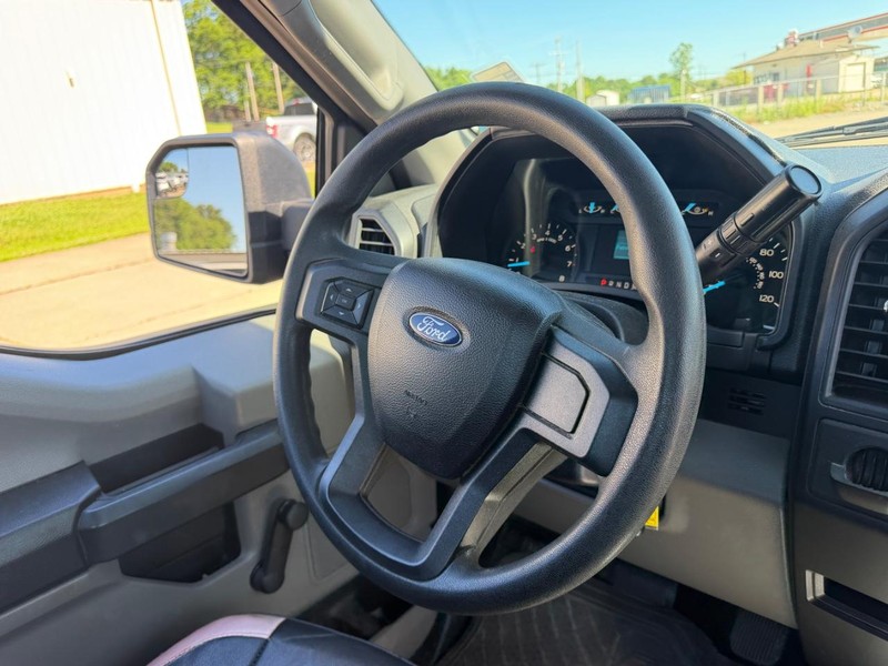 Ford F-150 Vehicle Full-screen Gallery Image 8