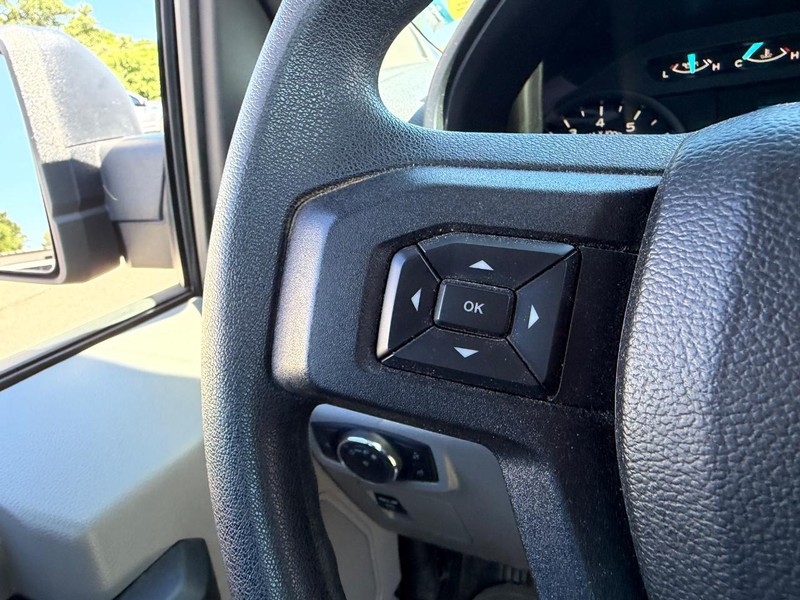 Ford F-150 Vehicle Full-screen Gallery Image 9