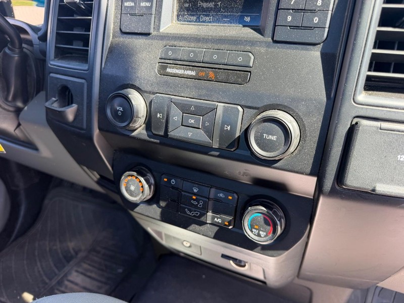 Ford F-150 Vehicle Full-screen Gallery Image 11