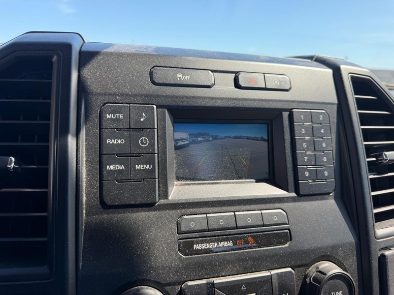 Ford F-150 Vehicle Full-screen Gallery Image 16