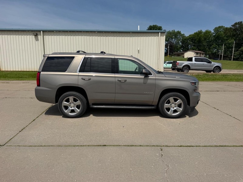 Chevrolet Tahoe Vehicle Full-screen Gallery Image 2