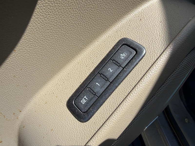 Chevrolet Tahoe Vehicle Full-screen Gallery Image 21