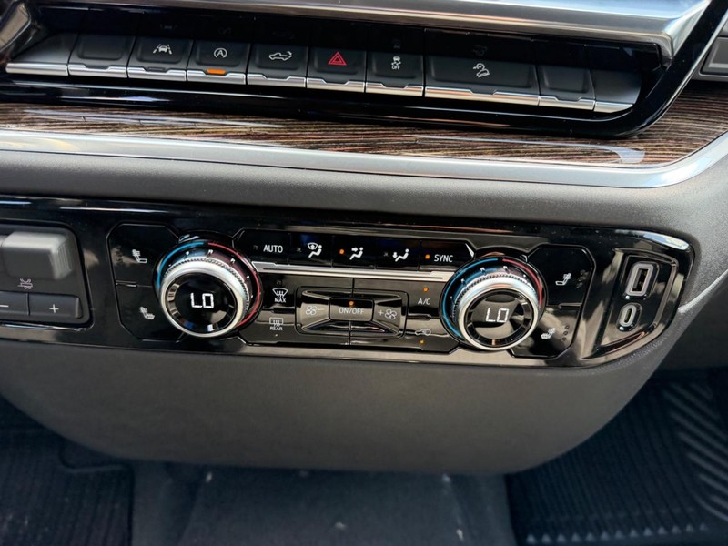 GMC Sierra 1500 Vehicle Full-screen Gallery Image 12