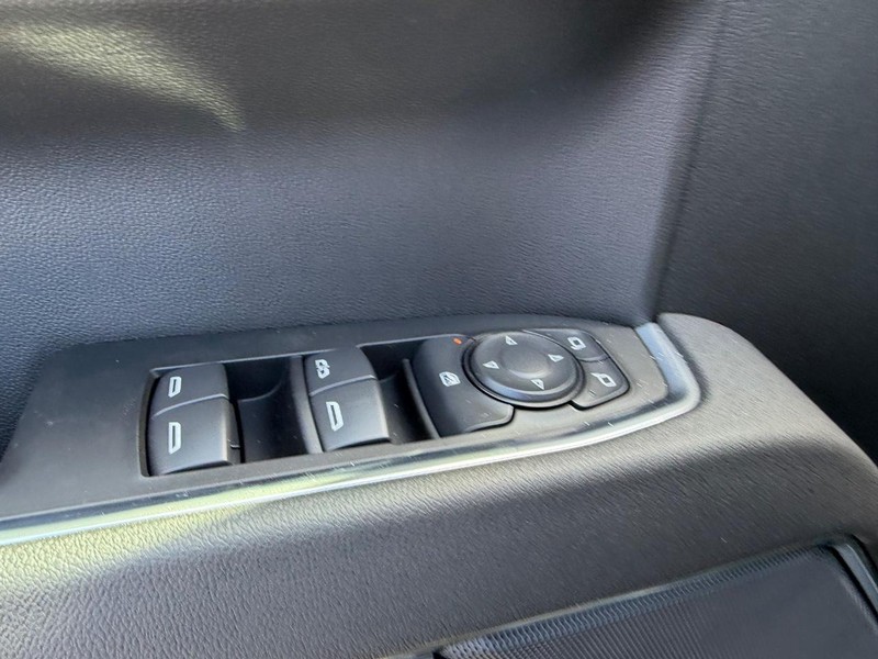 GMC Sierra 1500 Vehicle Full-screen Gallery Image 14