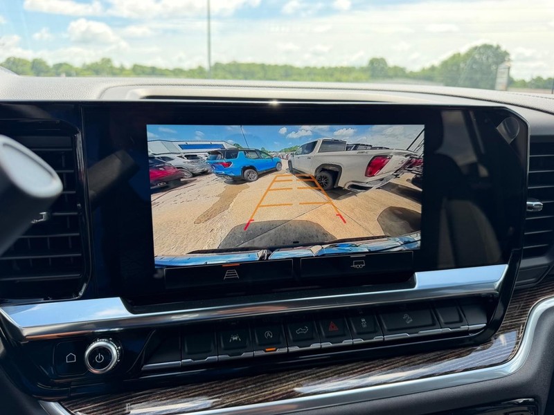 GMC Sierra 1500 Vehicle Full-screen Gallery Image 17