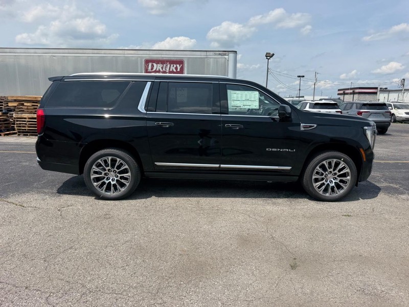 GMC Yukon XL Vehicle Full-screen Gallery Image 2