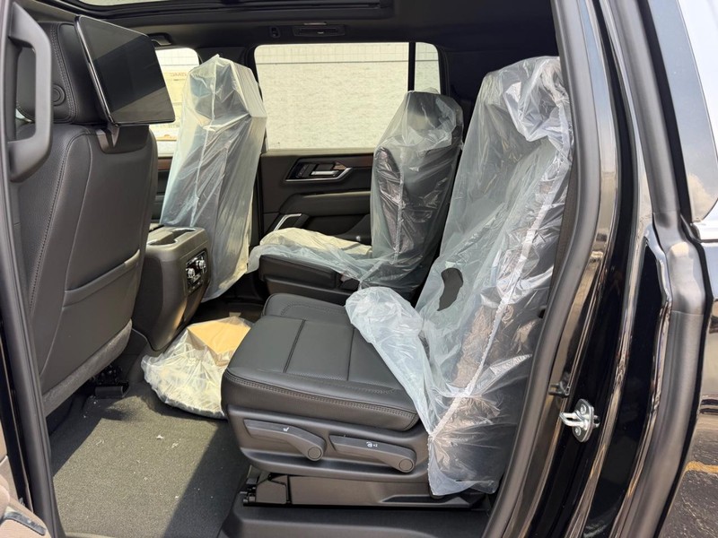 GMC Yukon XL Vehicle Full-screen Gallery Image 9