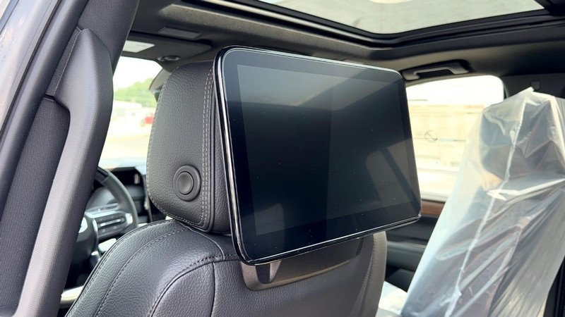 GMC Yukon XL Vehicle Full-screen Gallery Image 11
