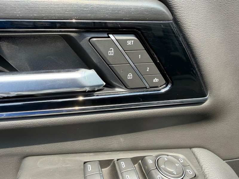 GMC Yukon XL Vehicle Full-screen Gallery Image 22