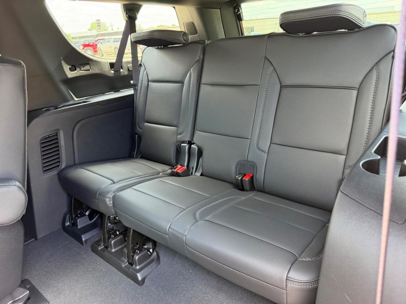 GMC Yukon XL Vehicle Full-screen Gallery Image 8