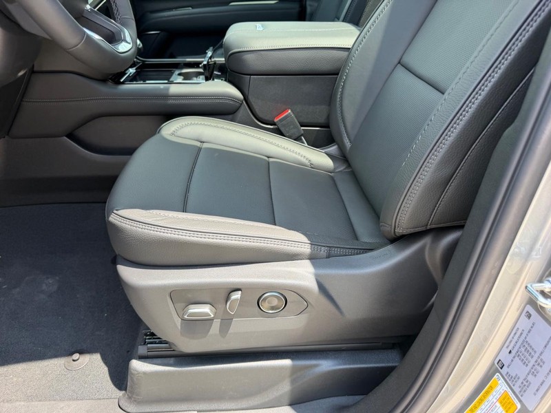 GMC Yukon XL Vehicle Full-screen Gallery Image 23