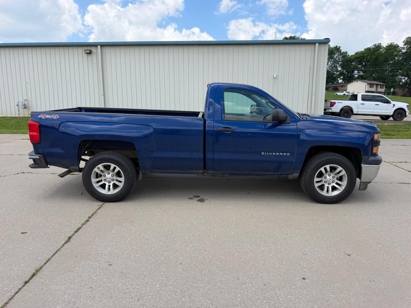 Chevrolet Silverado 1500 Vehicle Full-screen Gallery Image 2