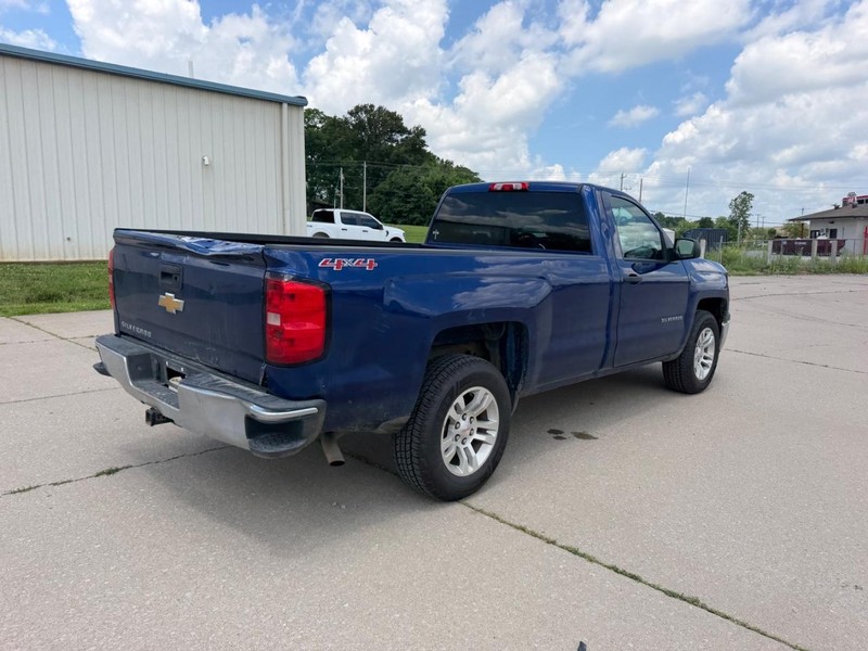 Chevrolet Silverado 1500 Vehicle Full-screen Gallery Image 3