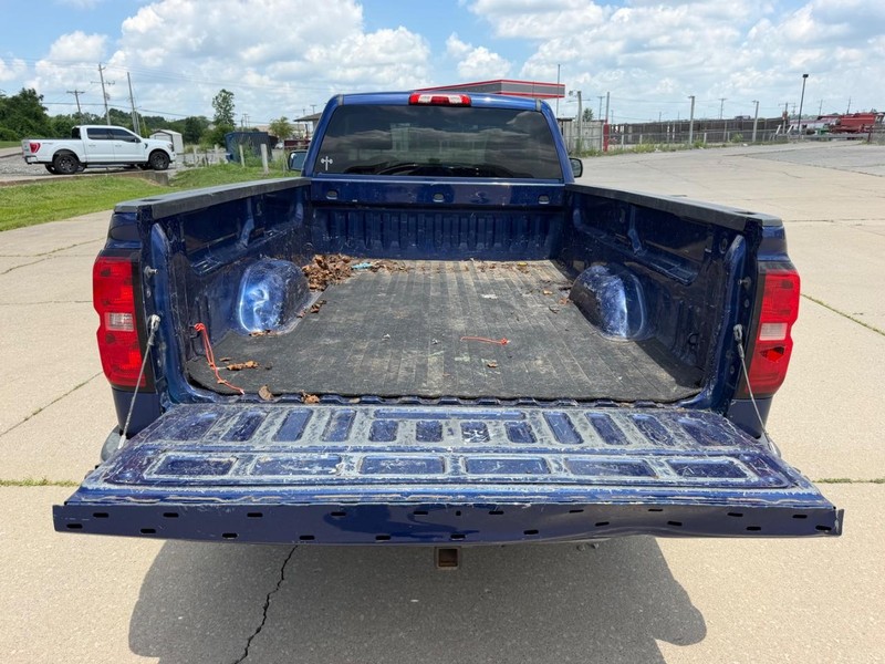 Chevrolet Silverado 1500 Vehicle Full-screen Gallery Image 5